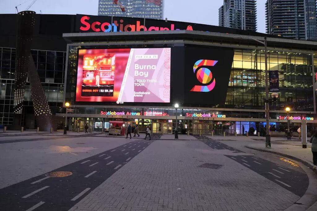 Cn Lovers Toronto Luaran gambar
