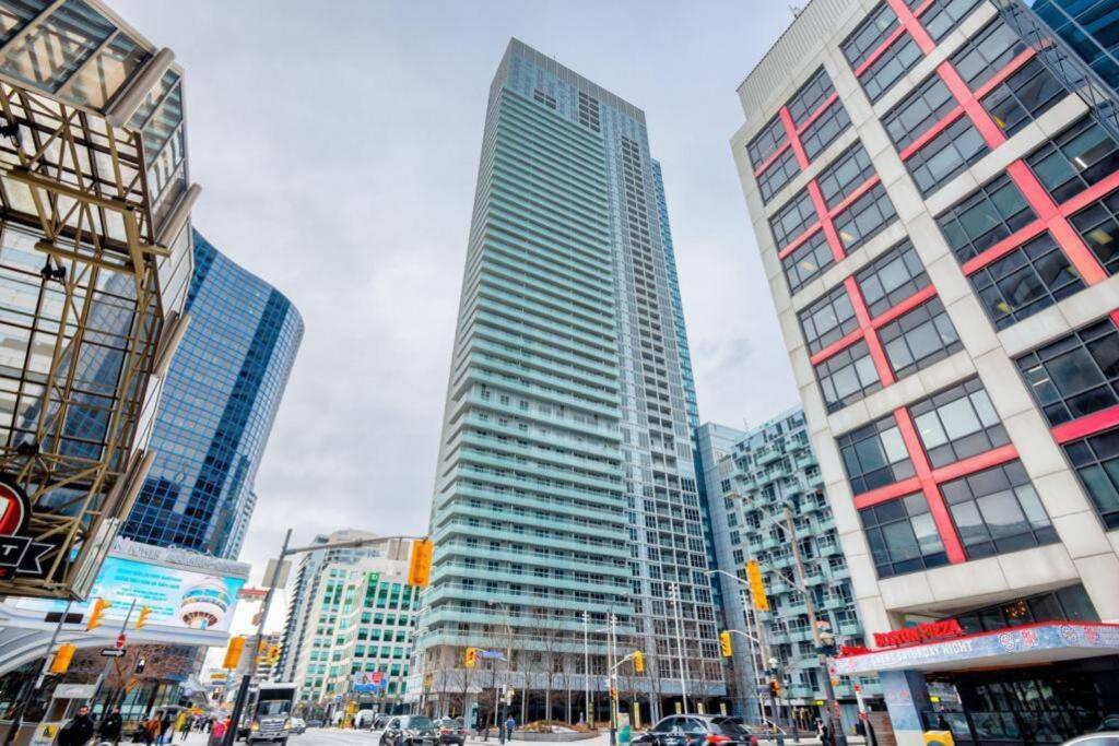 Cn Lovers Toronto Luaran gambar