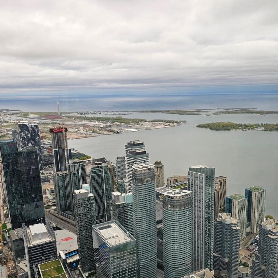 Cn Lovers Toronto Luaran gambar