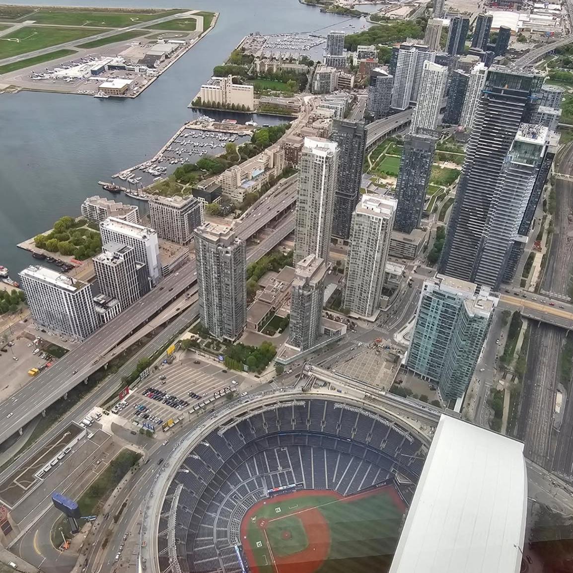 Cn Lovers Toronto Luaran gambar